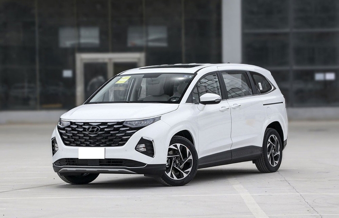 Hyundai Custin ra mắt khách hàng Việt, đối thủ nặng ký của Kia Canival