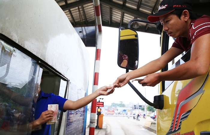 BOT Biên Hòa: Tài xế liên tục dùng tiền lẻ mua vé