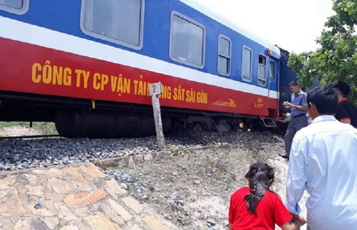 Bình Thuận: Tàu hỏa trật bánh, đường sắt Bắc - Nam tê liệt