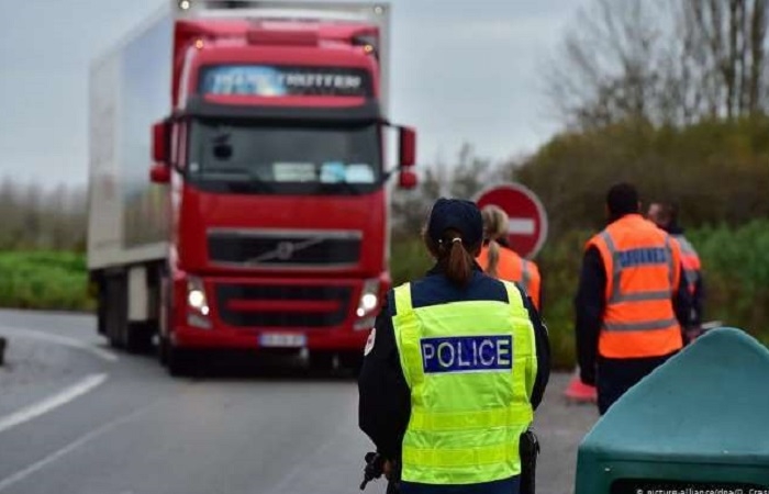 Cảnh sát Hy Lạp phát hiện 41 người di cư trong xe tải đông lạnh