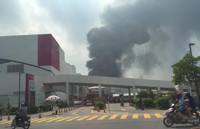 Hà Nội: Cháy lớn tại khu công nghiệp Sài Đồng gần Aeon Mall Long Biên