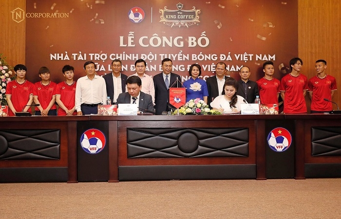 King Coffee của bà Lê Hoàng Diệp Thảo tài trợ cho các đội tuyển bóng đá Việt Nam