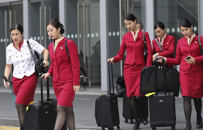 Hàng trăm tiếp viên hàng không Hong Kong đi bán bảo hiểm