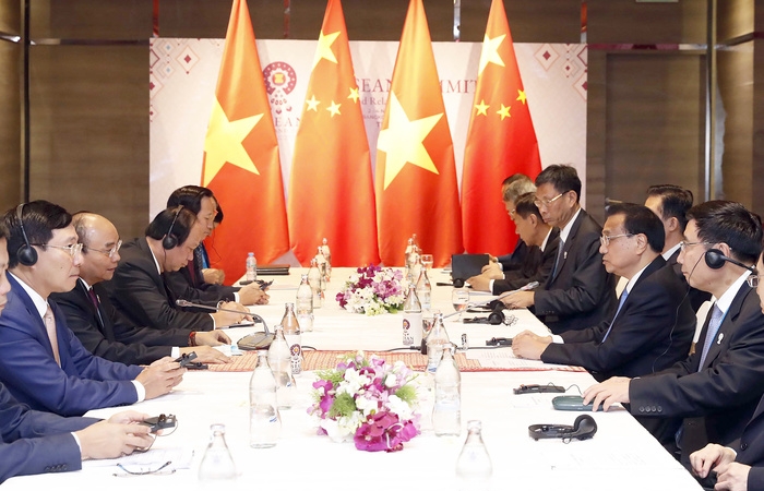 Thủ tướng Nguyễn Xuân Phúc gặp Thủ tướng Trung Quốc, đề cập vấn đề Biển Đông