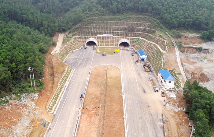 Hầm xuyên núi dài nhất Thanh Hóa hoàn thành, cao tốc Mai Sơn - Quốc lộ 45 sắp cán đích