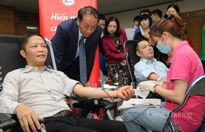 Bộ trưởng Trần Tuấn Anh tham gia ngày hội hiến máu tình nguyện