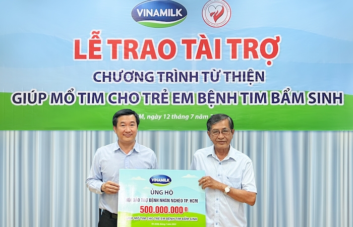 Vinamilk ủng hộ Hội bảo trợ bệnh nhân nghèo TP. HCM 500 triệu đồng