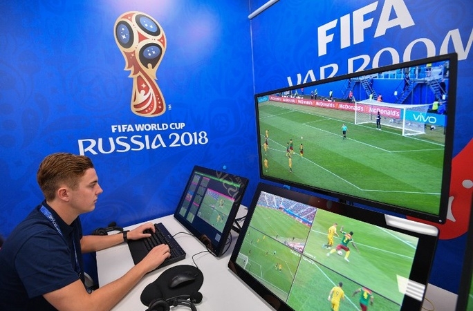 Công nghệ VAR là gì, lần đầu được áp dụng tại World Cup thế nào?