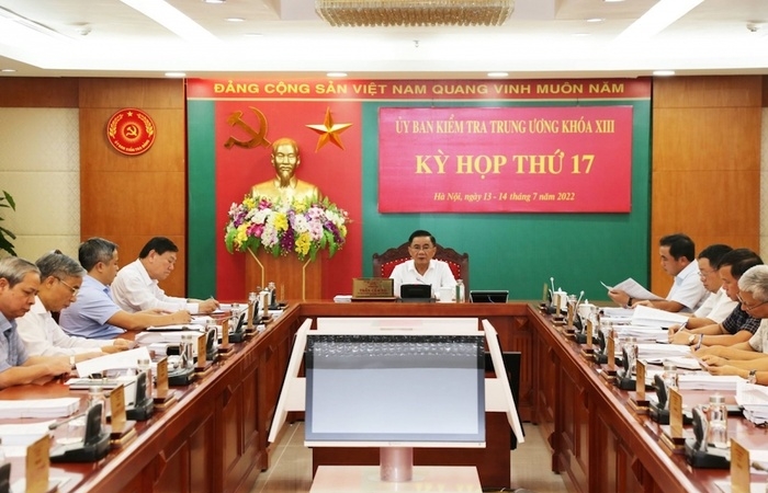 Phú Yên: Chủ tịch UBND tỉnh Trần Hữu Thế bị cảnh cáo, một loạt cán bộ bị khai trừ Đảng
