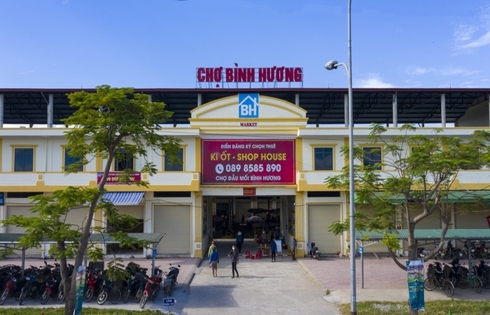 Cất nóc dự án Phố chợ Bình Hương