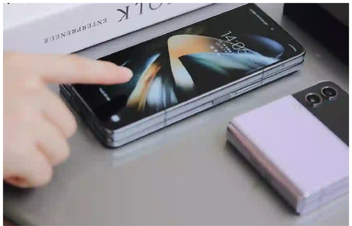 Smartphone Samsung đại hạ giá, có mẫu 'hot' giảm tới 18 triệu đồng
