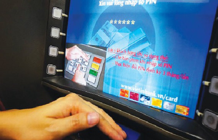 VietinBank bắt quả tang người Trung Quốc rút trộm tiền ATM