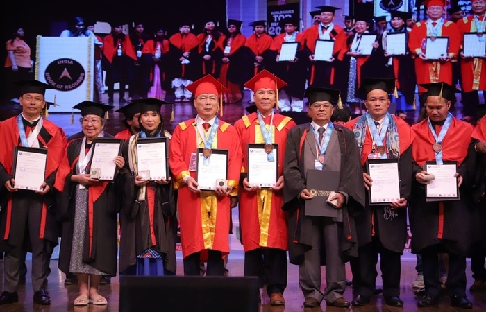 Doanh nhân Nguyễn Văn Đệ, người Việt thứ 2 được Viện Đại học Kỷ lục Thế giới phong giáo sư