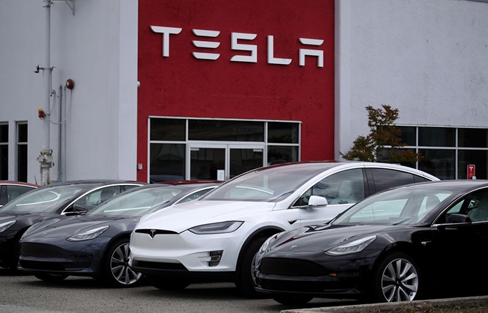 Tesla thu hồi gần nửa triệu xe điện vì loạt vấn đề an toàn