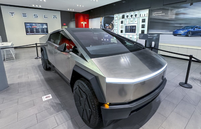 Tesla ra mắt bán tải điện Cybertruck: Có gì đặc biệt mà giá đắt gấp đôi dự kiến?