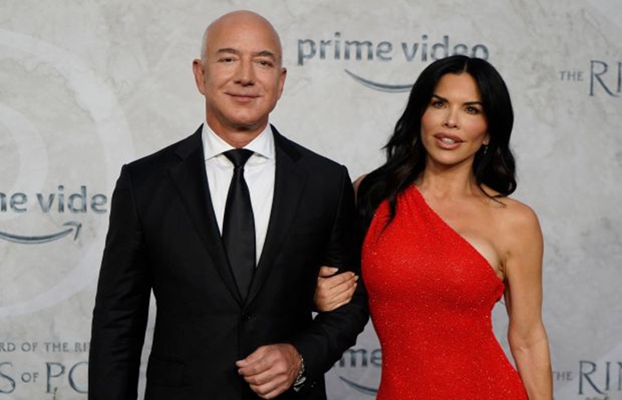 Tỷ phú Amazon Jeff Bezos đính hôn cùng bạn gái phóng viên sau 4 năm hẹn hò