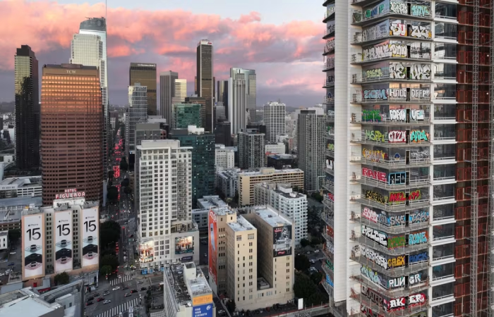 Tòa tháp chọc trời dang dở ở Los Angeles, 'biểu tượng' khủng hoảng BĐS Trung Quốc
