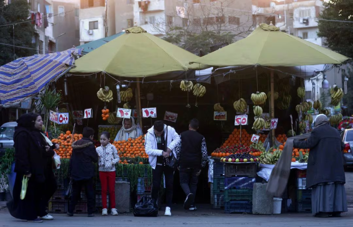 Đồng nội tệ mất giá trầm trọng, Ai Cập tăng lương tối thiểu thêm 50%