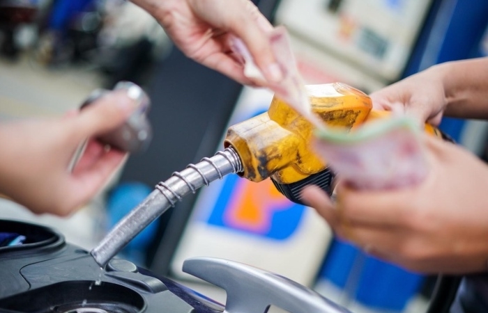 Bộ Công Thương đề xuất doanh nghiệp được tự quyết định giá bán xăng dầu