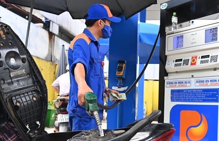 Thủ tướng: Xem xét điều chỉnh các chi phí trong tính giá cơ sở xăng dầu