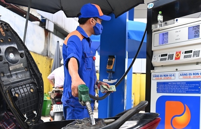 ‘DN tự quyết giá xăng dầu nhưng không cao hơn giá công thức quy định’