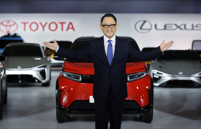 Chủ tịch Akio Toyoda được cổ đông ‘níu chân’, cổ phiếu Toyota nhảy vọt