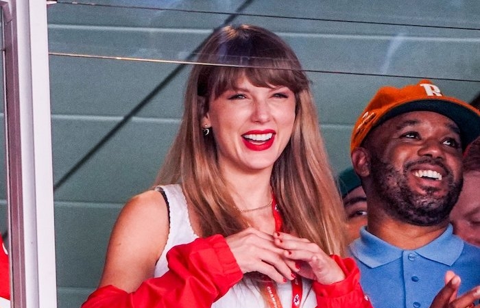 Bất ngờ xuất hiện trên khán đài, Taylor Swift ‘vô tình’ đẩy lợi nhuận giải bóng bầu dục tăng vọt