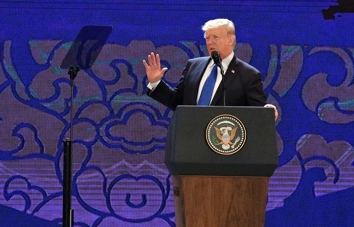 Bloomberg: Trump đến Việt Nam – ‘con hổ’ kinh tế đang đánh bại TTCK Mỹ