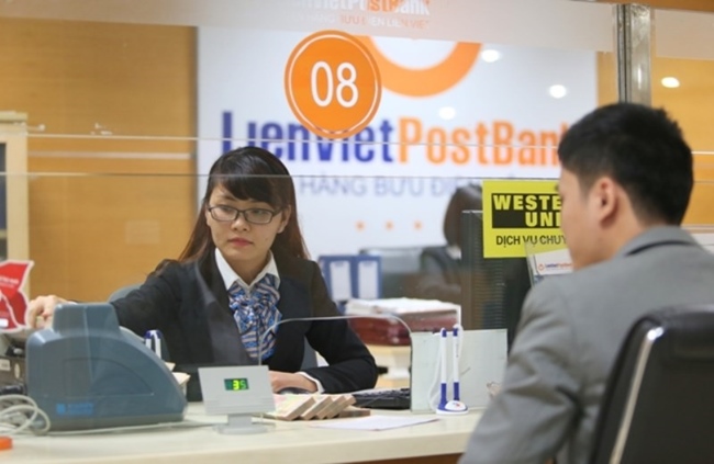 Lãnh đạo cấp cao LienVietPostBank liên tiếp đăng ký bán ra cổ phiếu