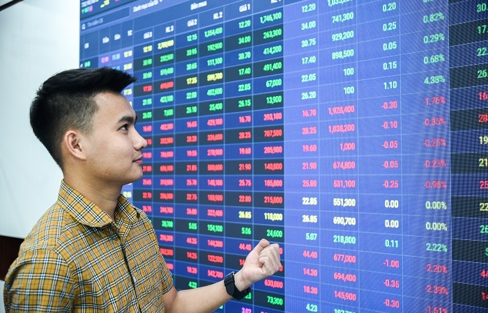VN-Index hồi phục mạnh về mốc 1.245 điểm, cổ phiếu cao su gây sốt