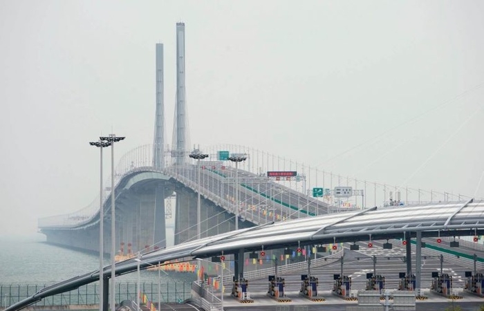 ‘Cầu vượt biển nối Hong Kong-Chu Hải-Macau giống như dây rốn gắn vào đất mẹ’
