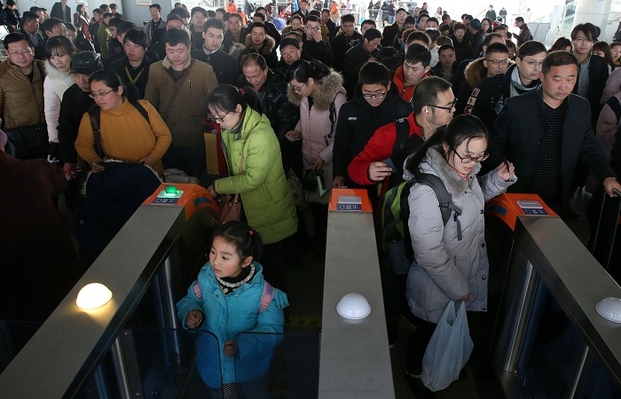 Công dân Trung Quốc có điểm ‘tín dụng xã hội’ thấp sẽ bị cấm đi máy bay, tàu hỏa