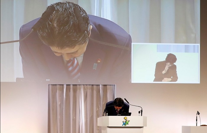 Thủ tướng Nhật cúi đầu xin lỗi vì 'làm lung lay niềm tin của người dân vào chính quyền'