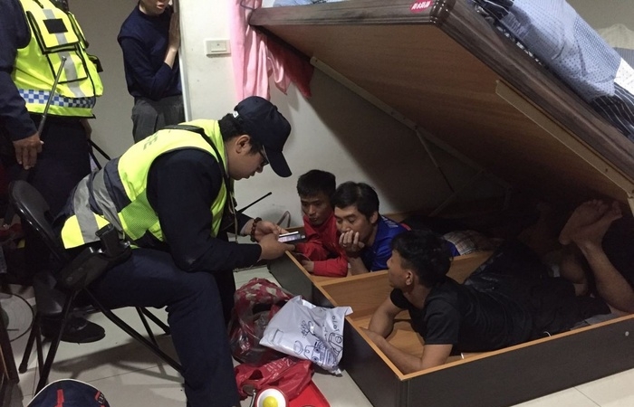 Đài Loan bắt ba người Việt trốn dưới gầm giường, nghi là lao động bất hợp pháp