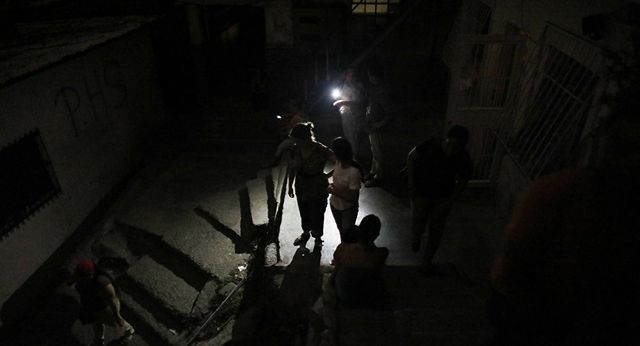 Thủ đô Venezuela lại chìm trong bóng tối vì mất điện không rõ nguyên nhân