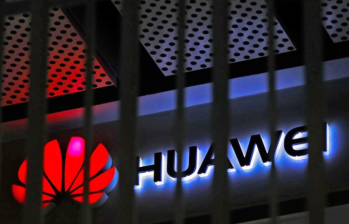 Sau Google, loạt công ty Mỹ thông báo ‘ngừng giao dịch’ với Huawei