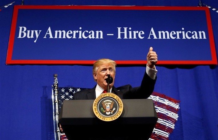 Lệnh ngưng cấp visa lao động của ông Trump vấp phải chỉ trích trong nước