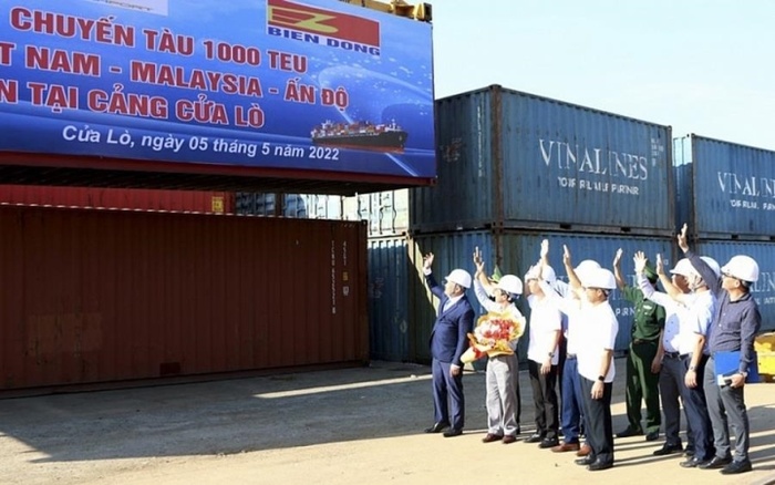 Cảng Nghệ Tĩnh lần đầu tiên đón tàu container quốc tế