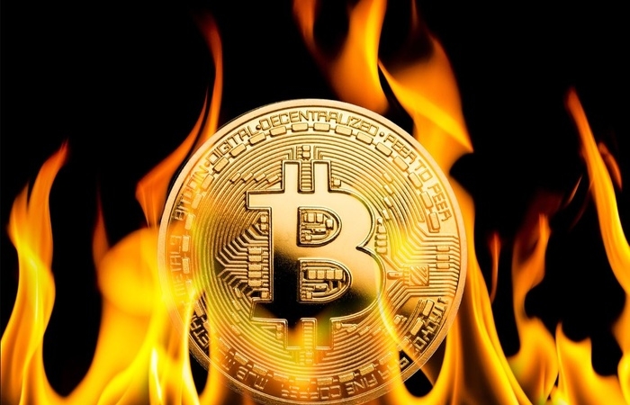 Giá Bitcoin đảo chiều giảm sâu, thị trường tiền điện tử ‘đỏ lửa’