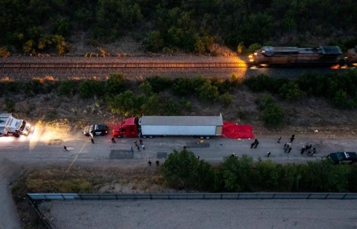 Toàn cảnh hiện trường vụ 46 người di cư chết ngạt trong xe container gần biên giới Mỹ