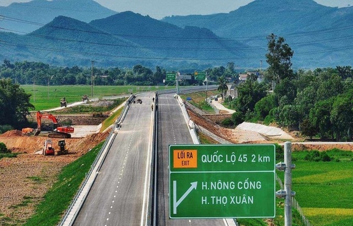 Dừng lưu thông trên 2 tuyến cao tốc qua Thanh Hóa, Nghệ An
