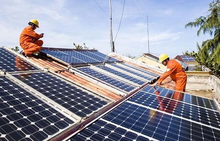 Hợp đồng mua bán điện mặt trời áp mái bất công với nhà đầu tư?