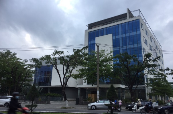 Toàn cảnh bệnh viện 7 tầng xây dựng trái phép trên đất quốc phòng ở Đà Nẵng