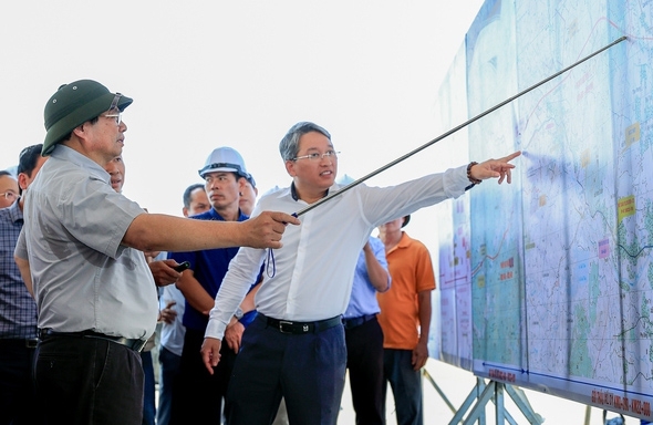 Thủ tướng thị sát cao tốc 22.000 tỷ: Tập đoàn Sơn Hải hứa rút ngắn tiến độ 6 tháng