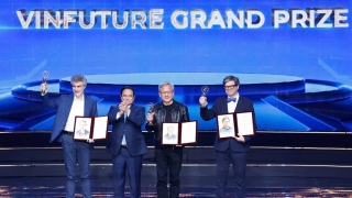 Chủ tịch NVIDIA đoạt giải cao nhất VinFuture 2024 với đóng góp đột phá về học sâu