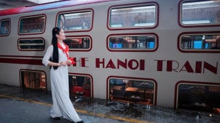 Trải nghiệm đoàn tàu du lịch 'Hà Nội 5 cửa ô' dịp 2/9