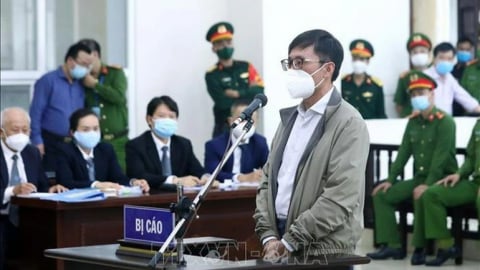 Cựu Phó Tổng cục trưởng Tình báo Nguyễn Duy Linh chấp nhận bản án 14 năm tù