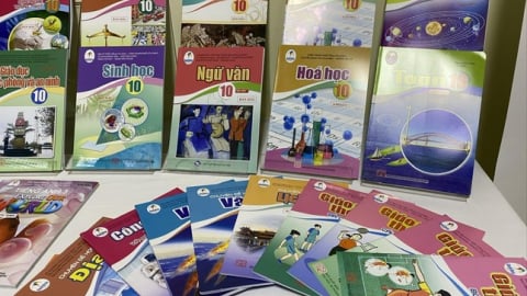Sách giáo khoa 'cõng' chi phí chiết khấu 35%