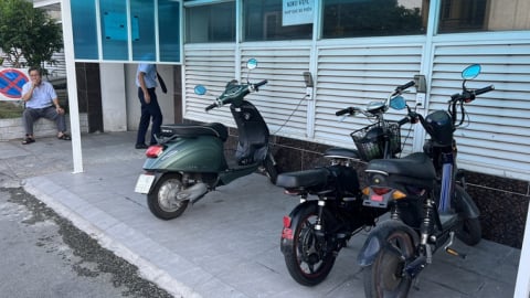 Sạc pin xe máy điện đúng cách