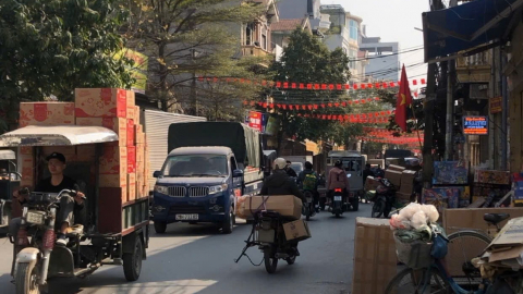 Công nhân về quê ăn Tết: Nỗi lo kinh tế bên niềm vui đoàn tụ 